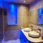 Loveroom La Garconn'hyeres Hotel *