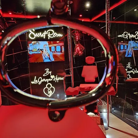 호텔 Loveroom La Garconn'hyeres 히에레