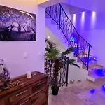 Отель Loveroom La Garconn'hyeres *