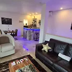 Отель Loveroom La Garconn'hyeres *