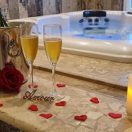 Loveroom La Garçonn'hyères Appartamento *