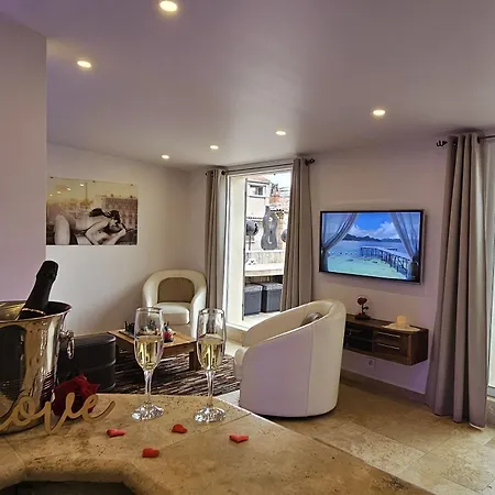 Loveroom La Garçonn'hyères Appartamento Hyères