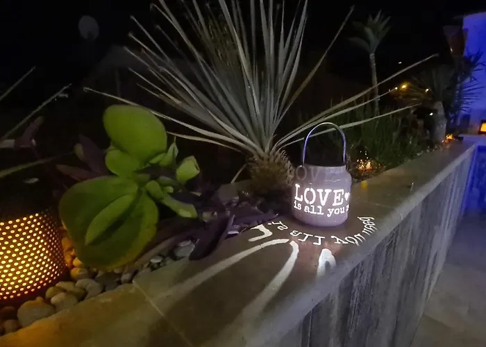 Loveroom La Garconn'hyeres Hotel *