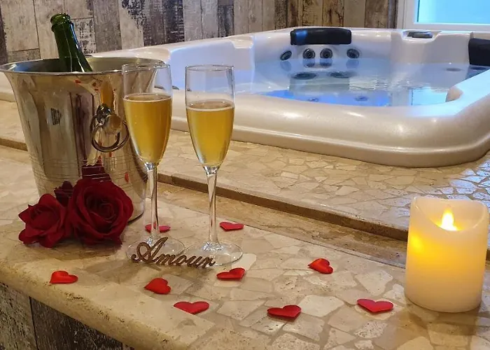 Loveroom La Garconn'hyeres Hotel *