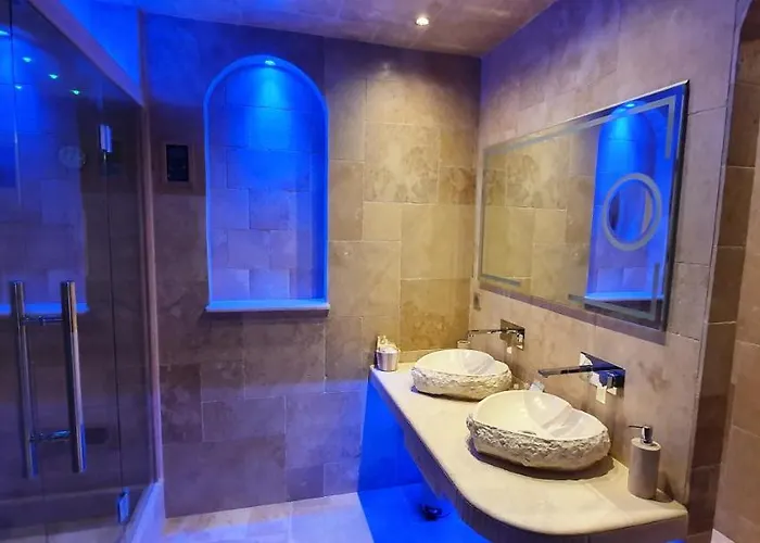 Loveroom La Garconn'hyeres Hotel *