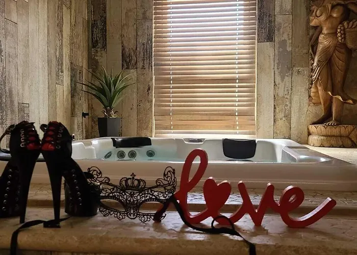 Loveroom La Garconn'hyeres * Hyères